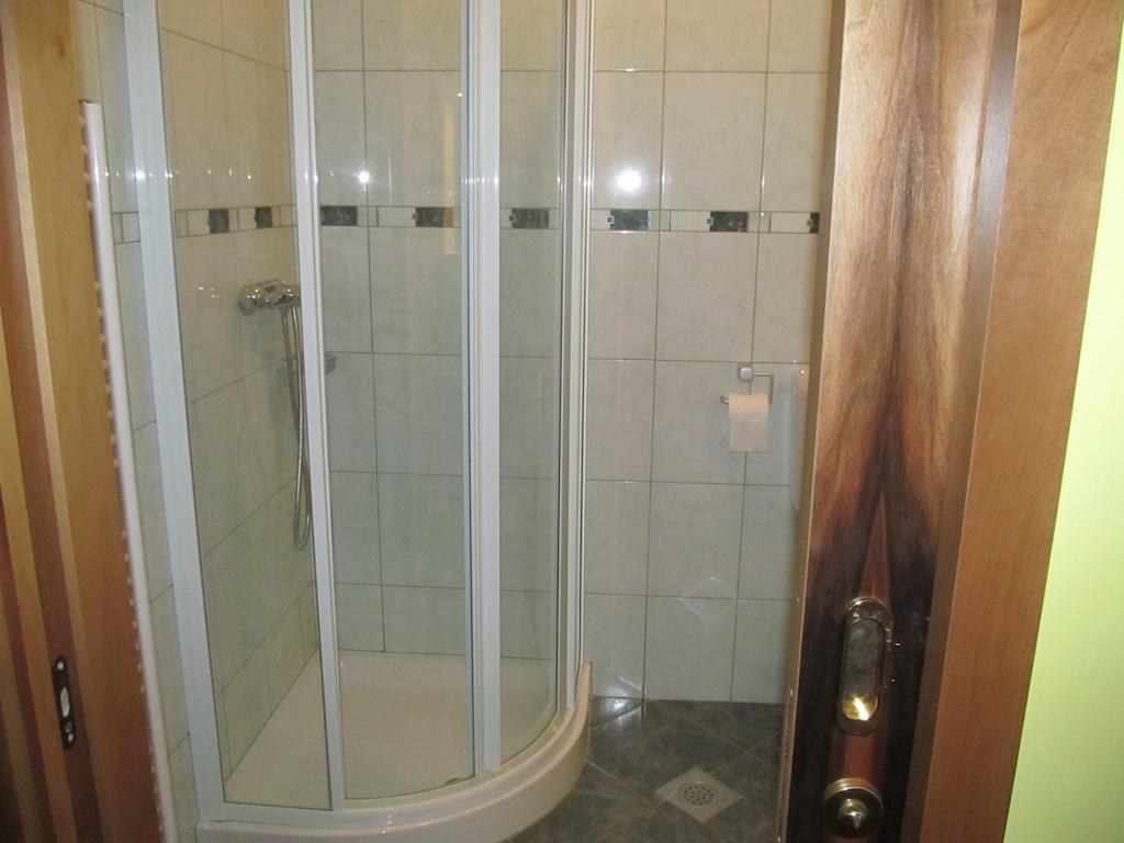 Tourist Farm Ljubica Villa Poljane nad Škofjo Loko Kamer foto