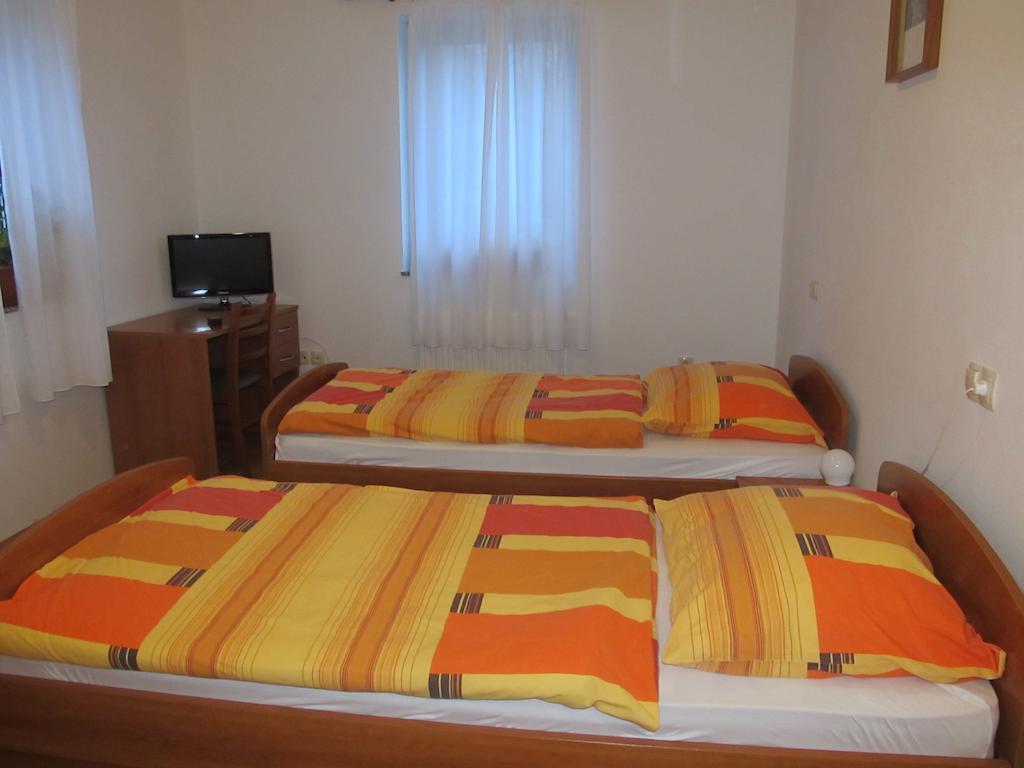 Tourist Farm Ljubica Villa Poljane nad Škofjo Loko Kamer foto