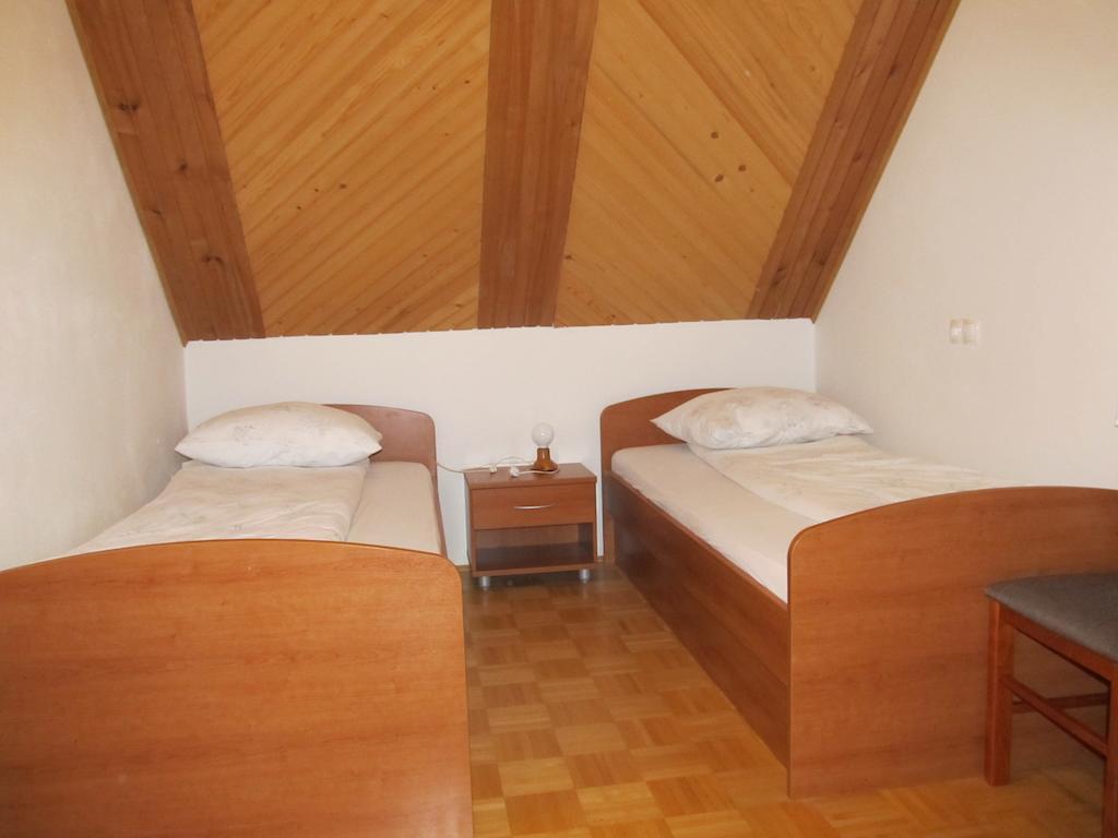 Tourist Farm Ljubica Villa Poljane nad Škofjo Loko Kamer foto