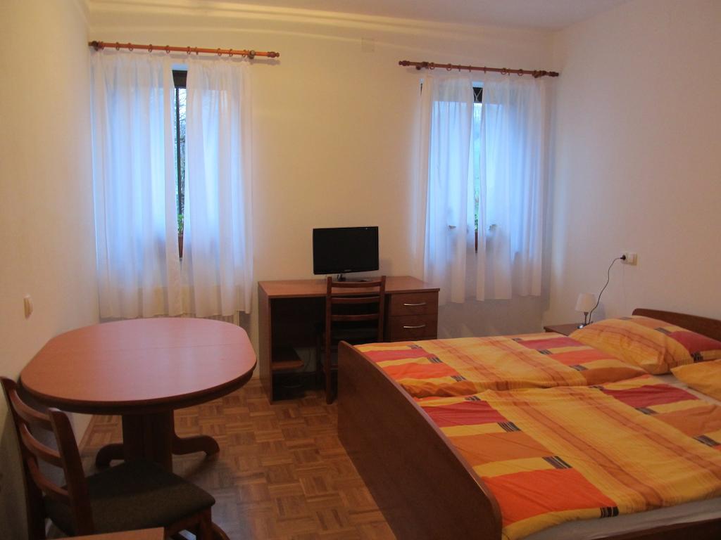 Tourist Farm Ljubica Villa Poljane nad Škofjo Loko Kamer foto