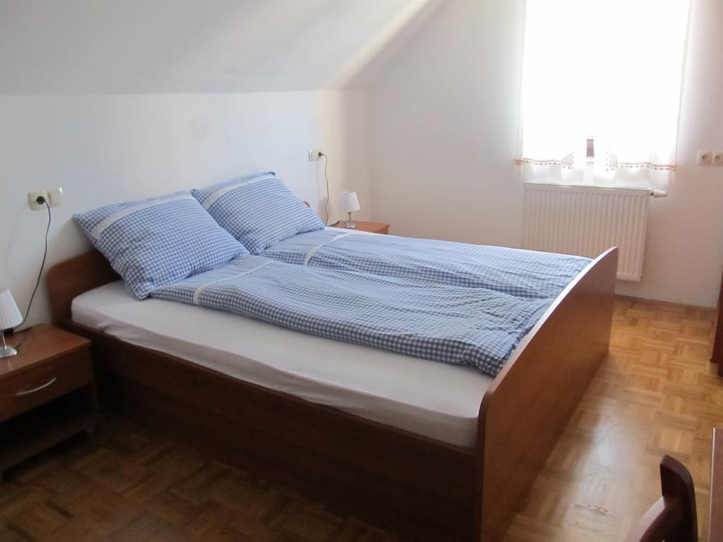 Tourist Farm Ljubica Villa Poljane nad Škofjo Loko Kamer foto